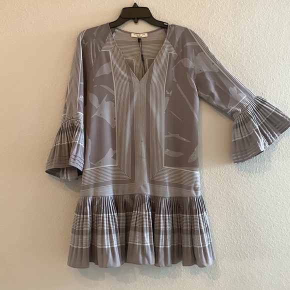 Halston Heritage Dk Grey& Lt Grey printed V- neck drop waist dress. Size XS. New - Picture 7 of 10